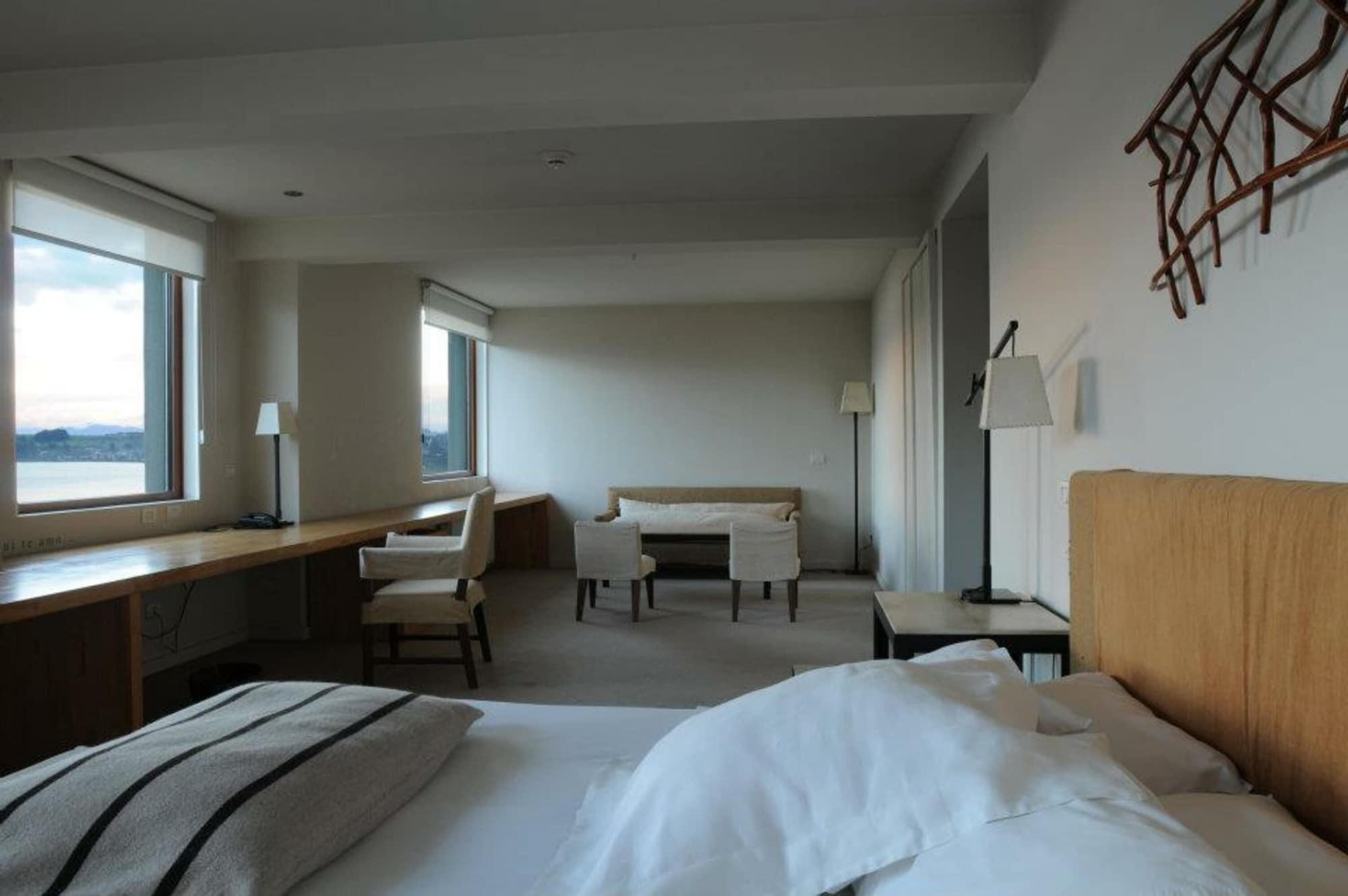 Enjoy Puerto Varas Buitenkant foto A room at the hotel