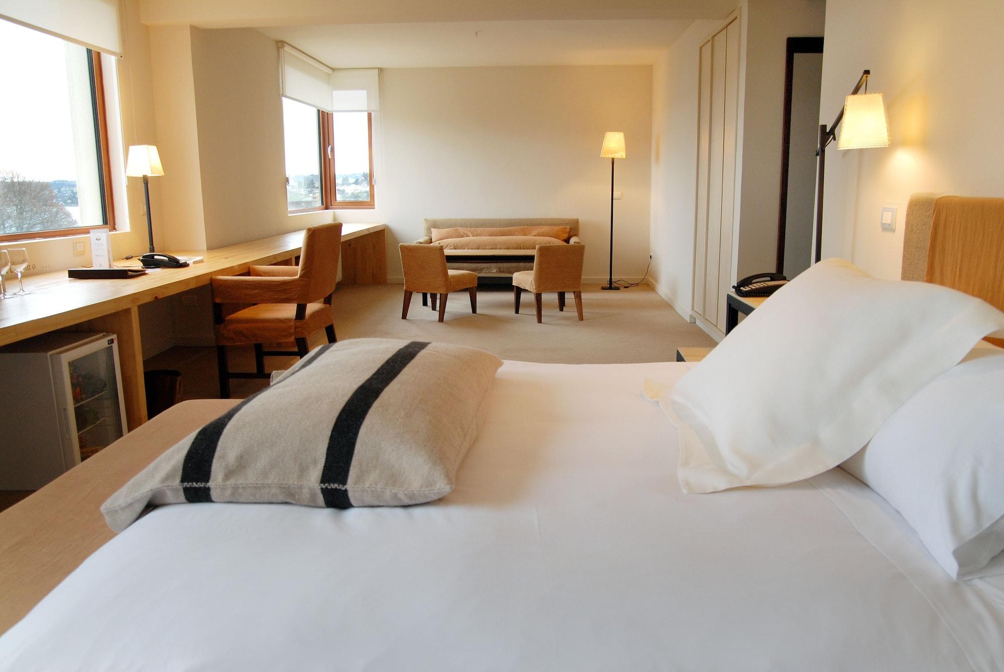 Enjoy Puerto Varas Buitenkant foto A room at the Hotel 57
