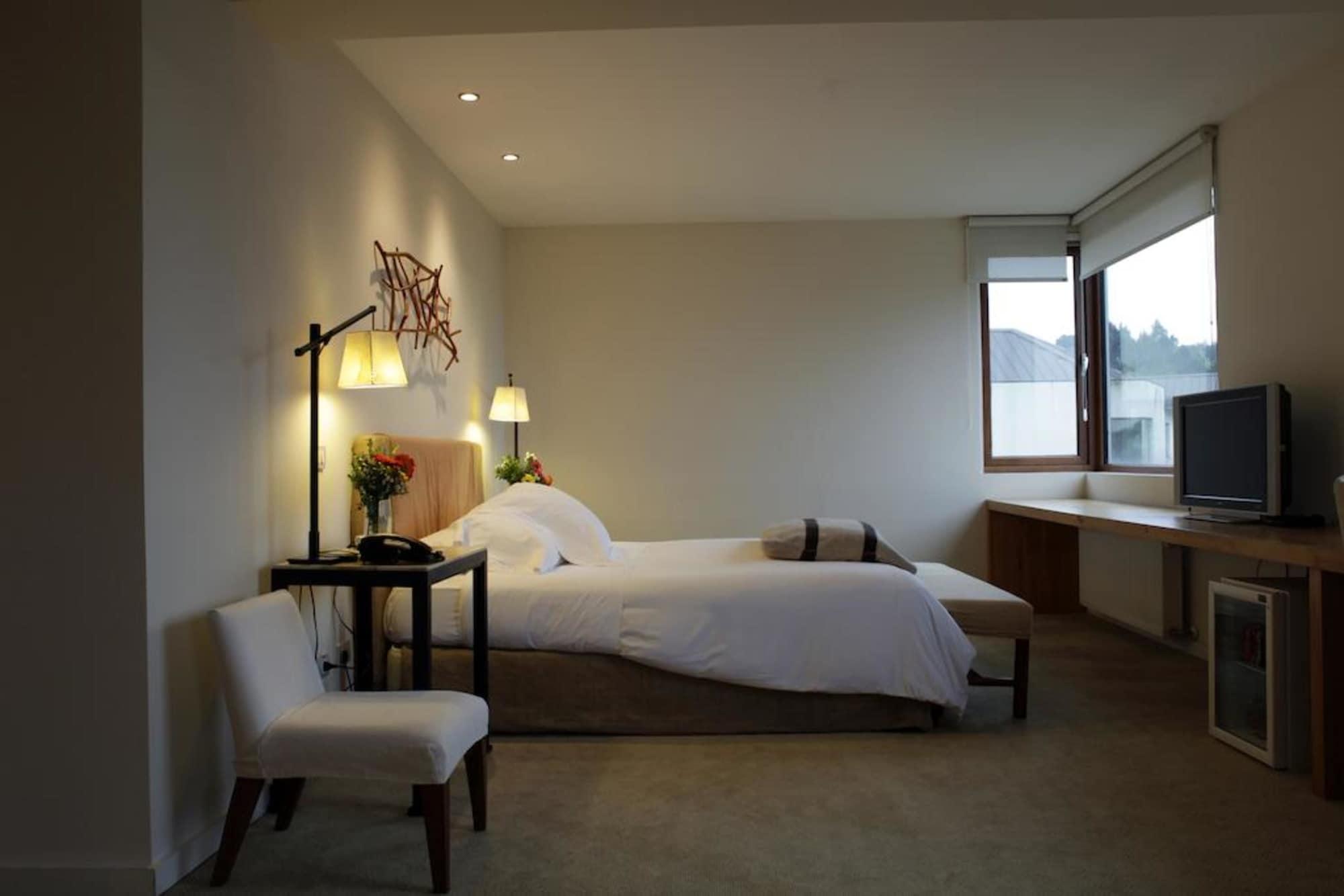 Enjoy Puerto Varas Buitenkant foto A room at the hotel