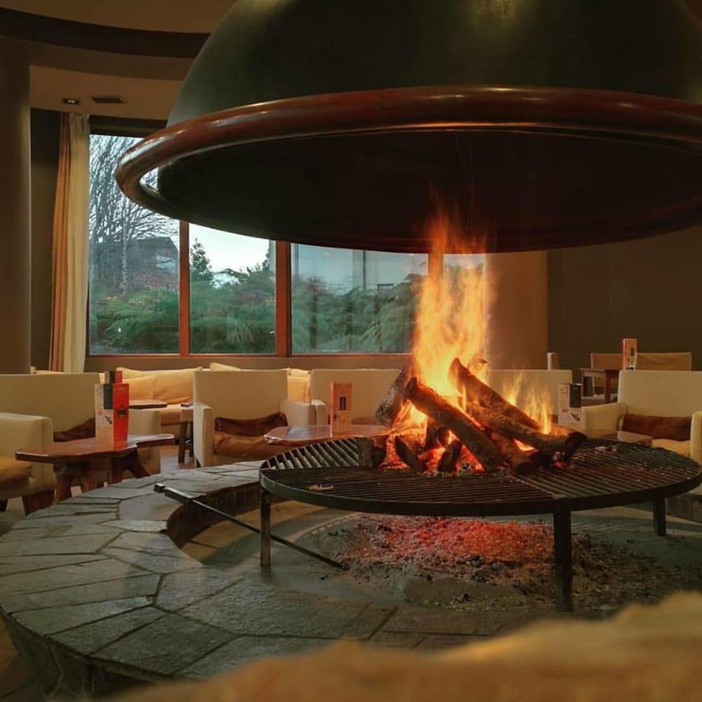 Enjoy Puerto Varas Buitenkant foto A fireplace in a hotel