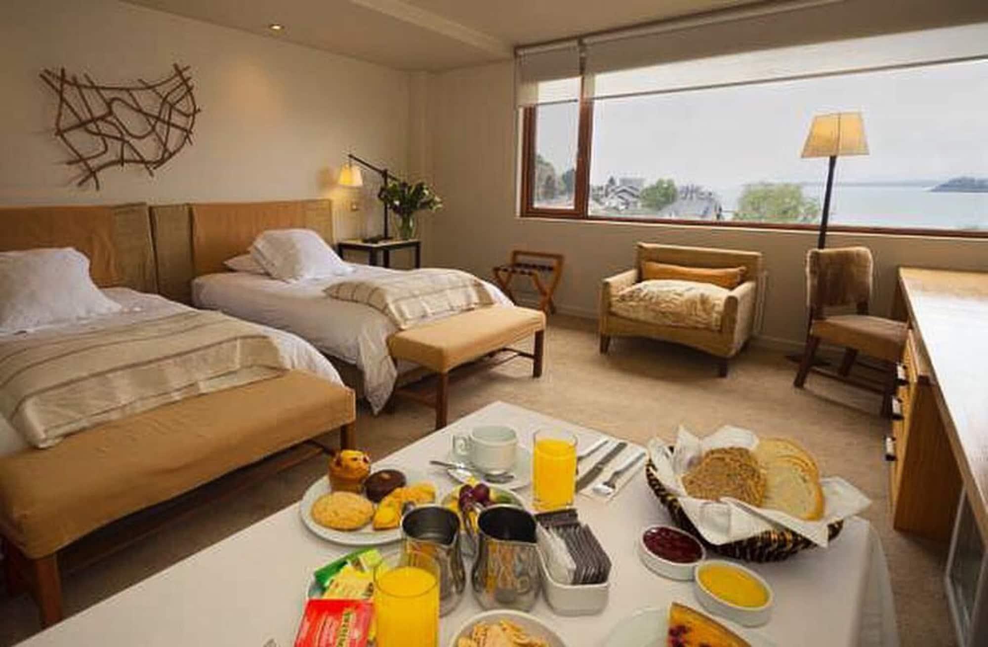 Enjoy Puerto Varas Buitenkant foto A room at the hotel
