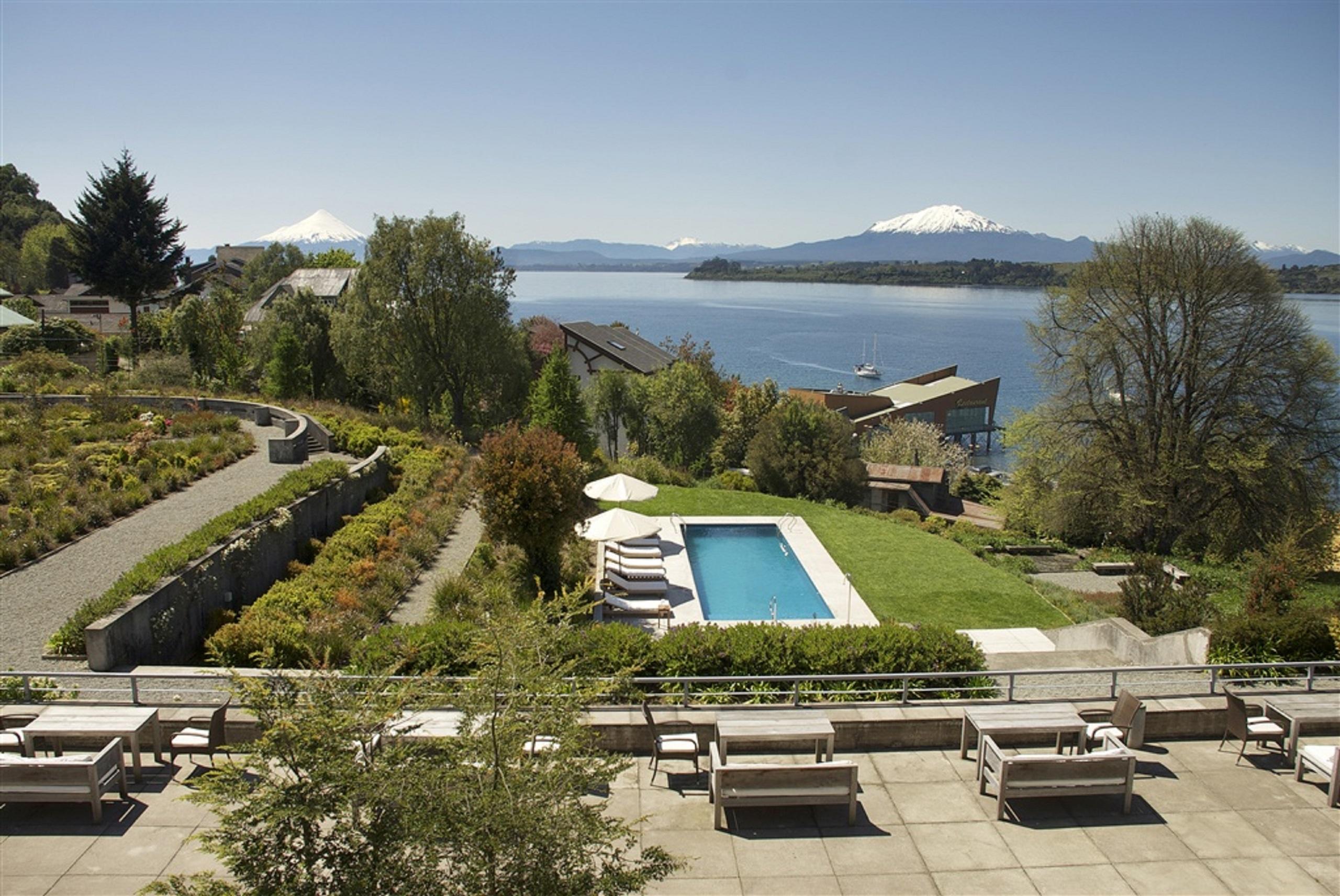 Enjoy Puerto Varas Buitenkant foto View of the pool at the Hotel