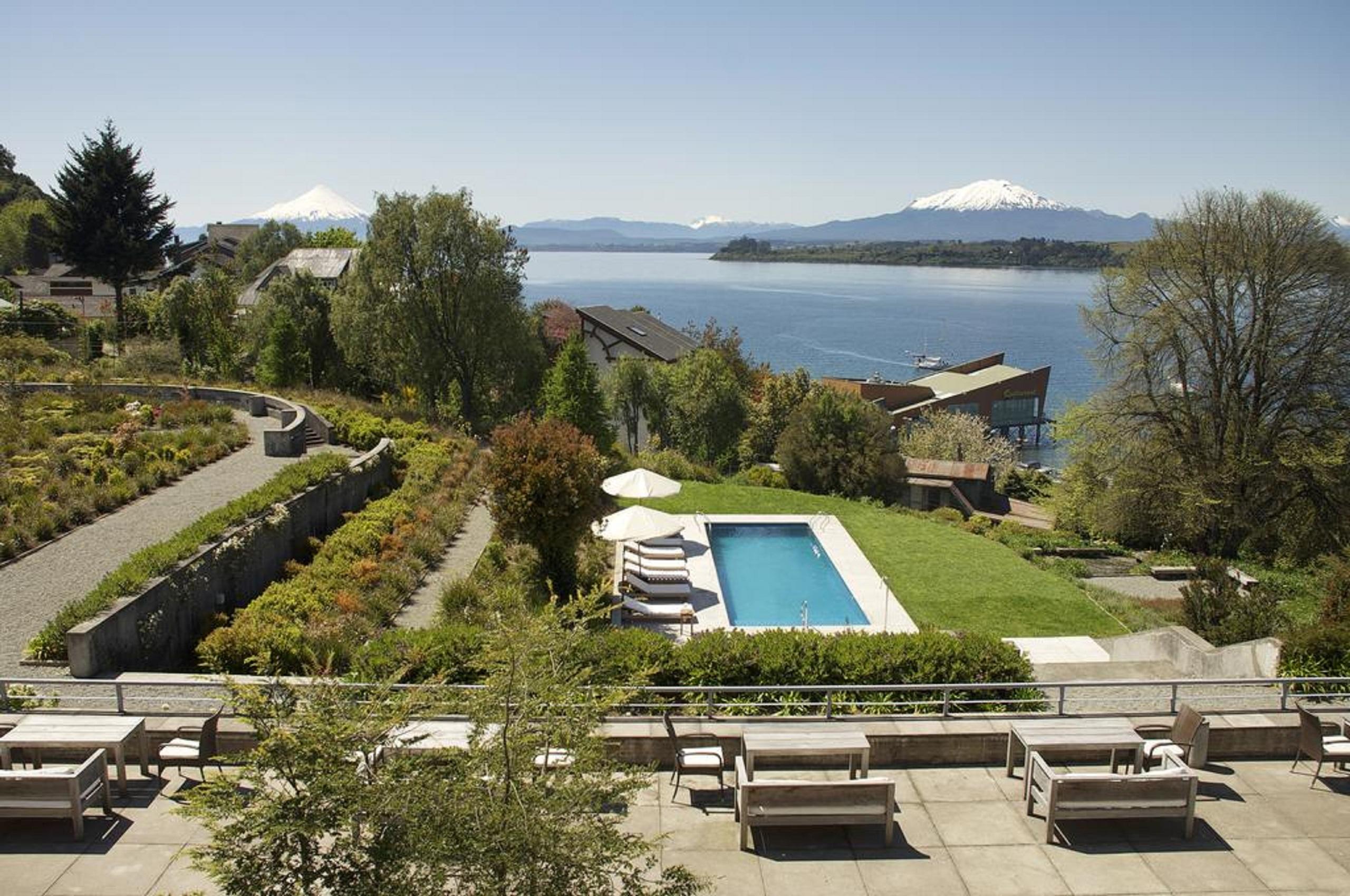 Enjoy Puerto Varas Buitenkant foto View of the pool at the Hotel