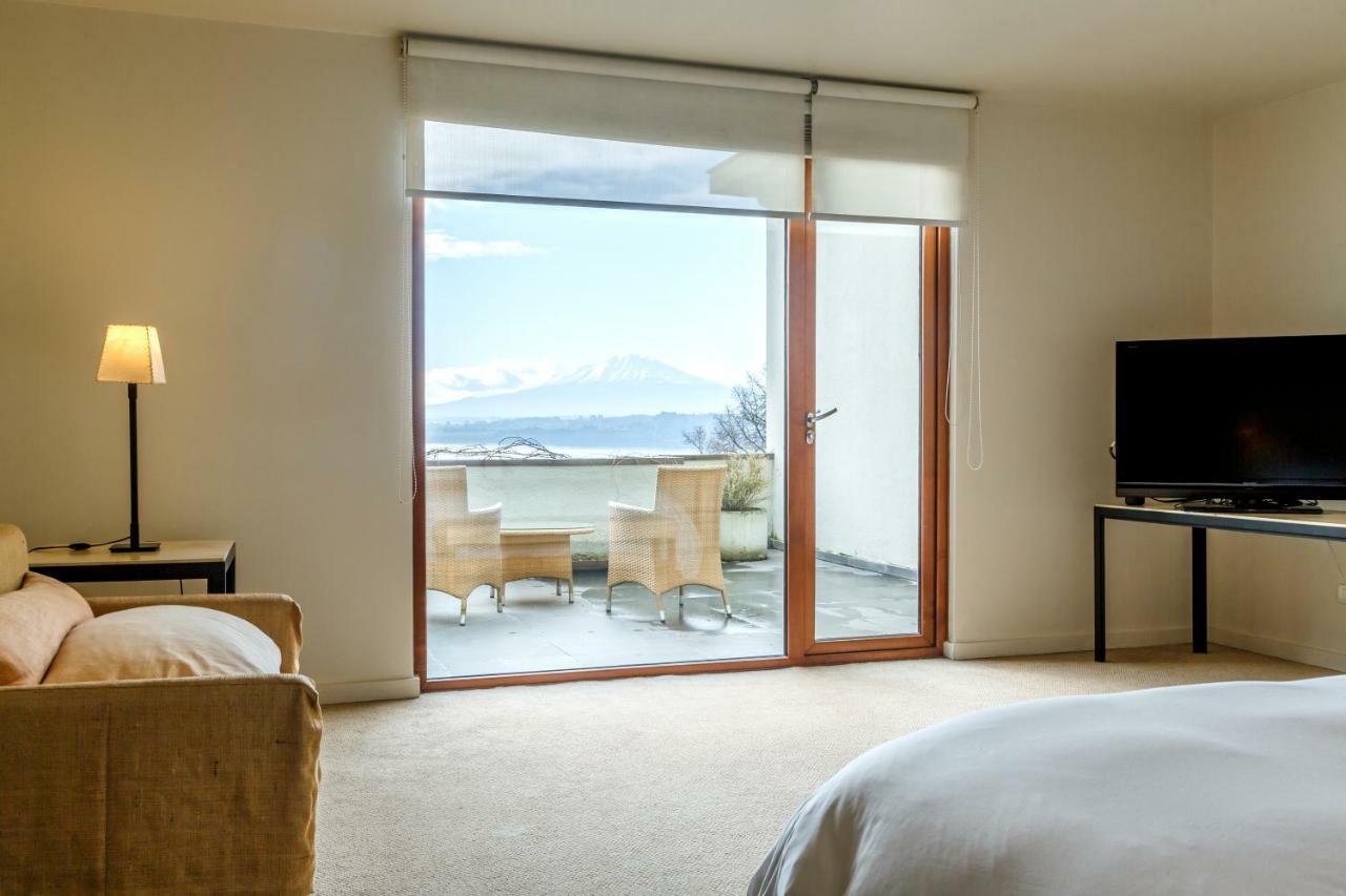 Enjoy Puerto Varas Buitenkant foto A room at the hotel