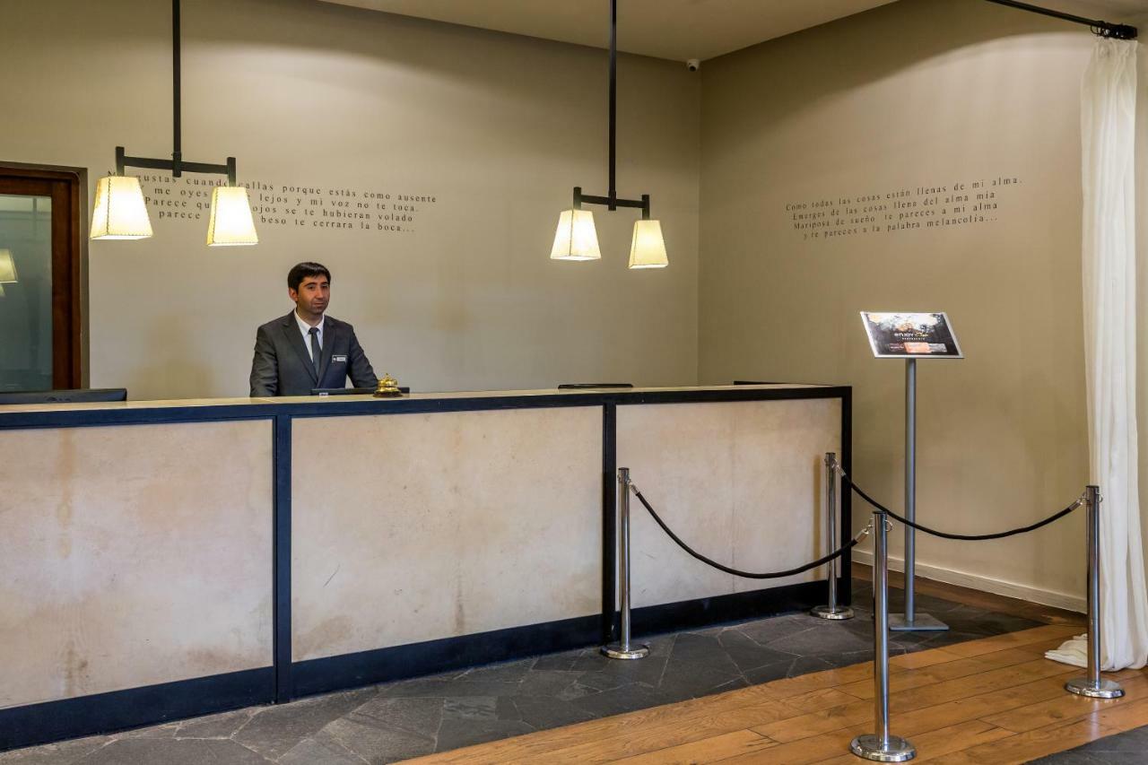 Enjoy Puerto Varas Buitenkant foto The reception desk at the hotel